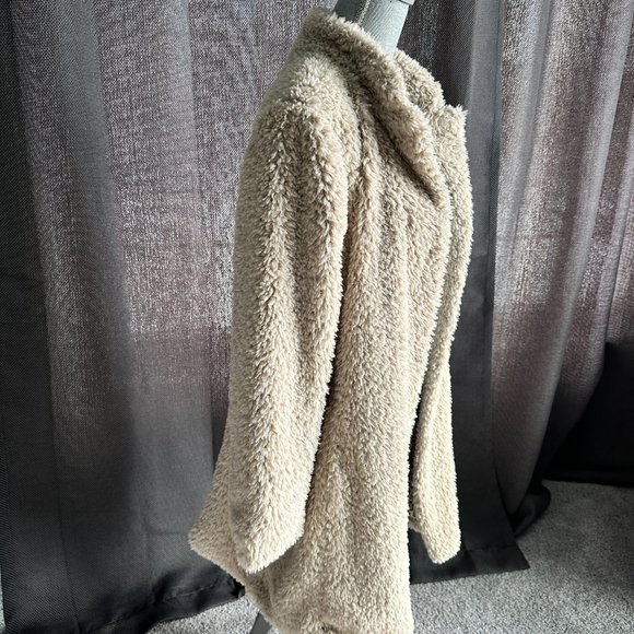 Sherpa Style Cream Colored Faux Fur Coat - Picture 5 of 13
